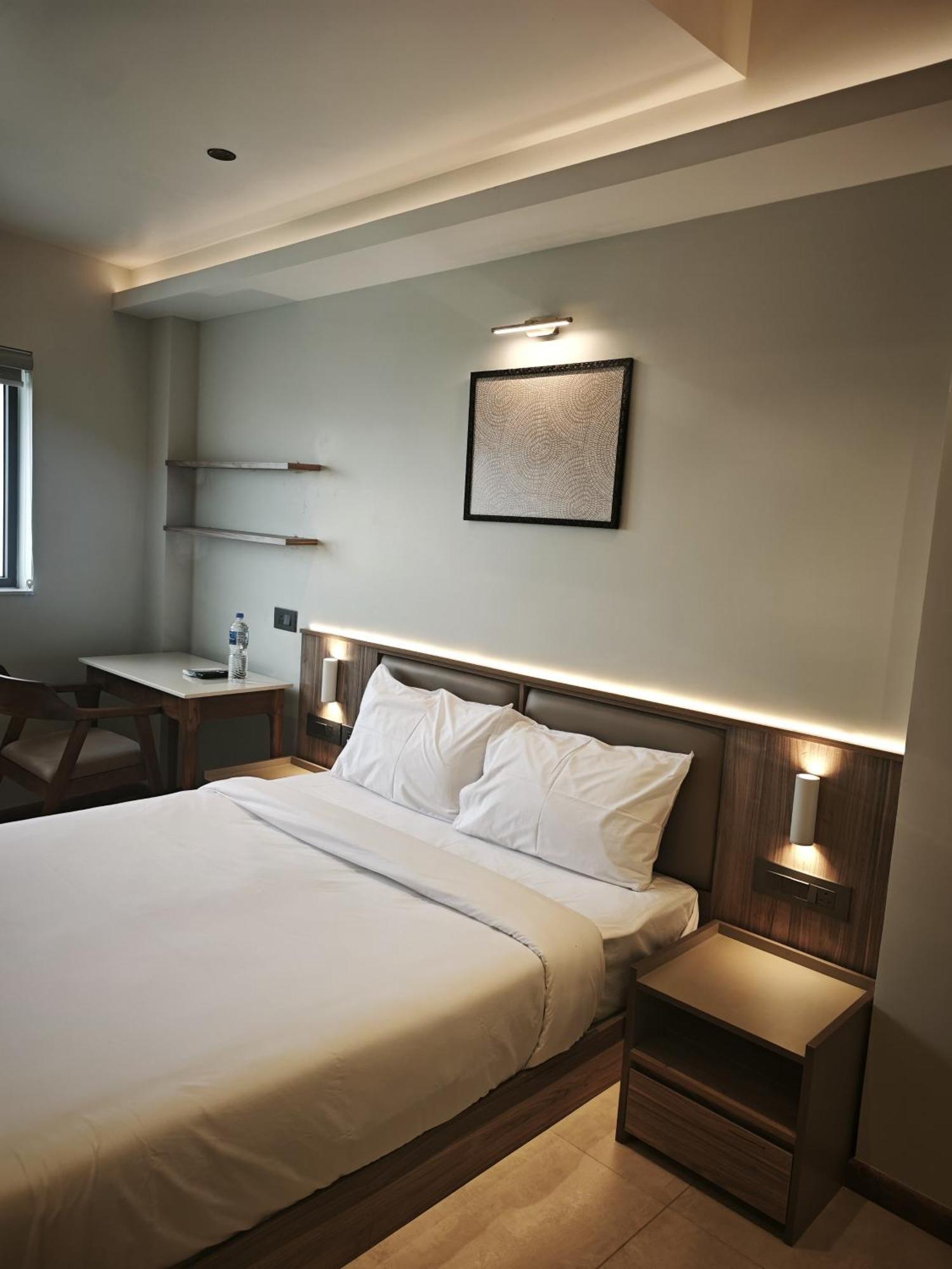 Alite Enclaves Fully Furnished Apartments Thrissur Bagian luar foto